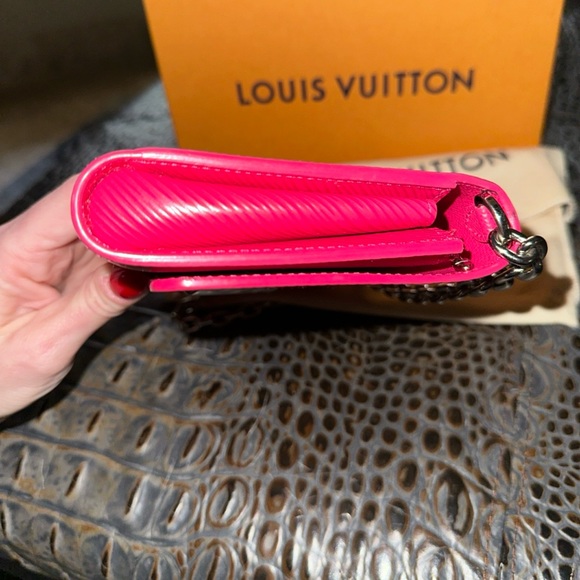 LOUIS VUITTON Epi Twist Chain Wallet Hot Pink - Picture 10 of 13